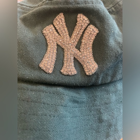 Bucket hat - Picture 3 of 3